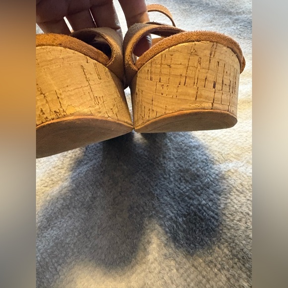 Toms Willow Tan‎ Cognac Brown Criss-Cross Suede Platform Wedge Sandal Shoe 7.5 8